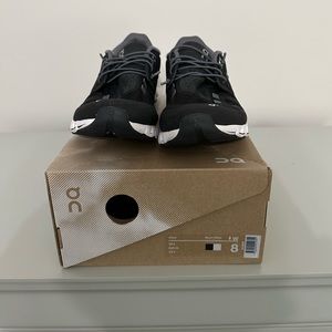 Women’s On Cloud Size 8
